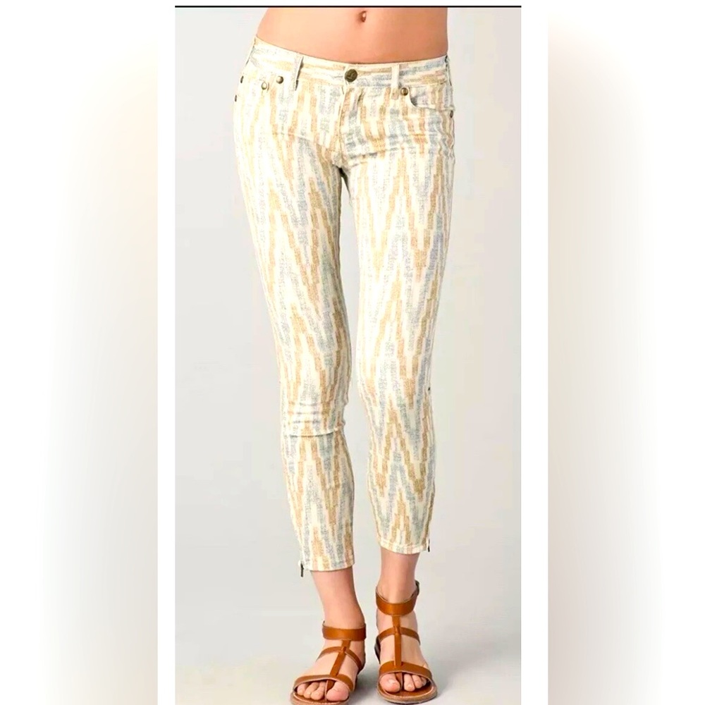 Free People Burnout Chevron Ankle Zip Jeans Cream/Blue Size 26 EUC